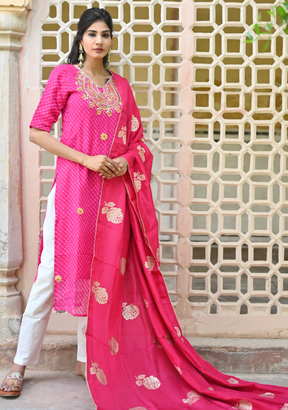 PINK ROSE GOTAPATTI LEHERIYA SUIT SET